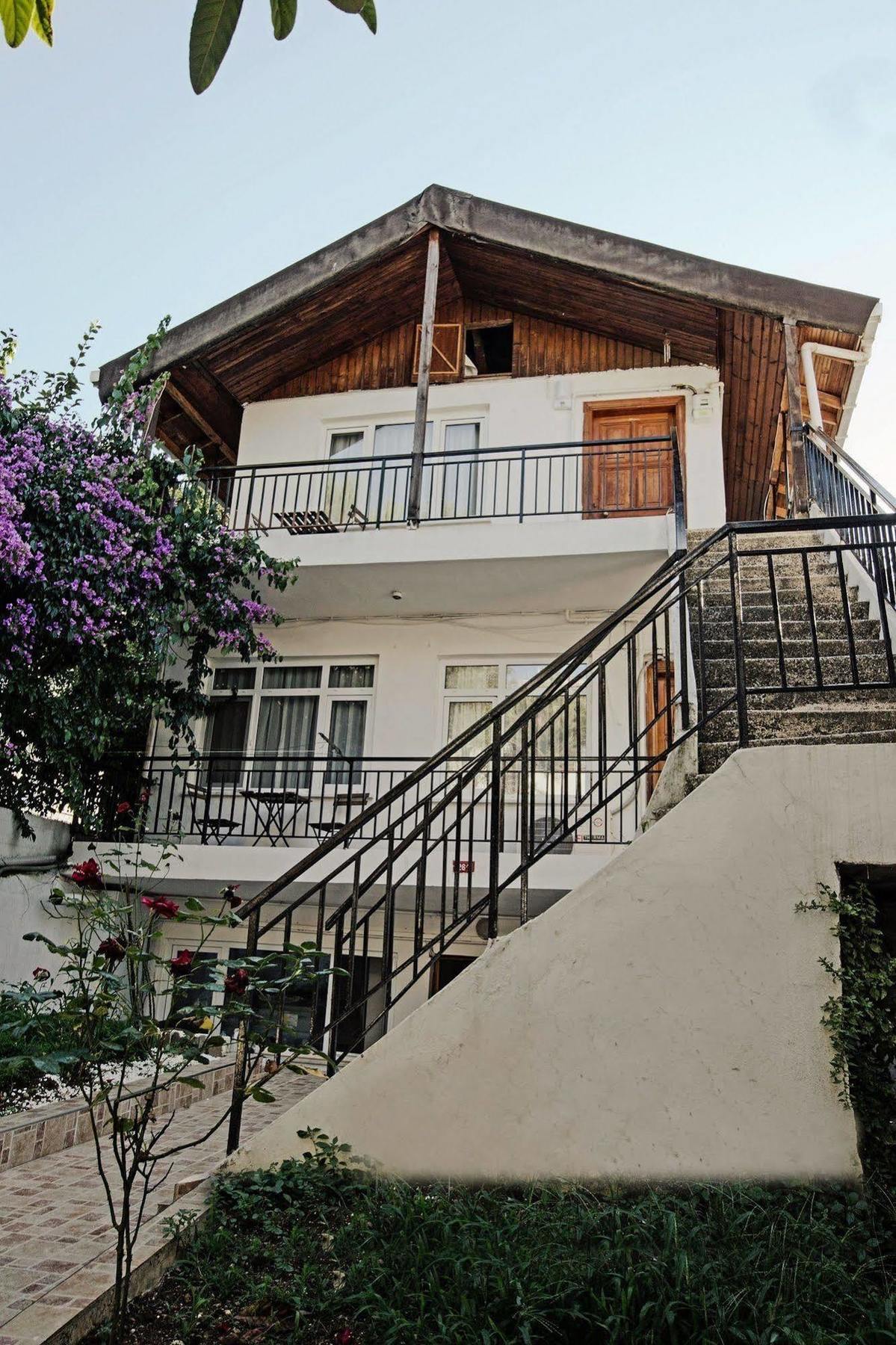 Buyukada Apart Hotel - Sehbal Адалар Экстерьер фото